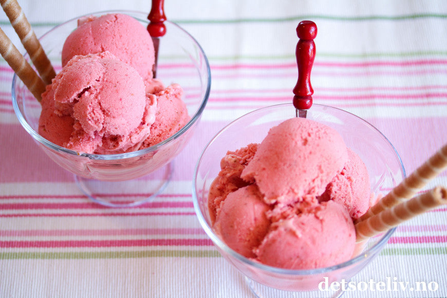 Homemade strawberry ice cream