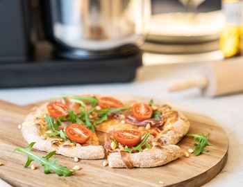 How to make thin and crispy pizza crust